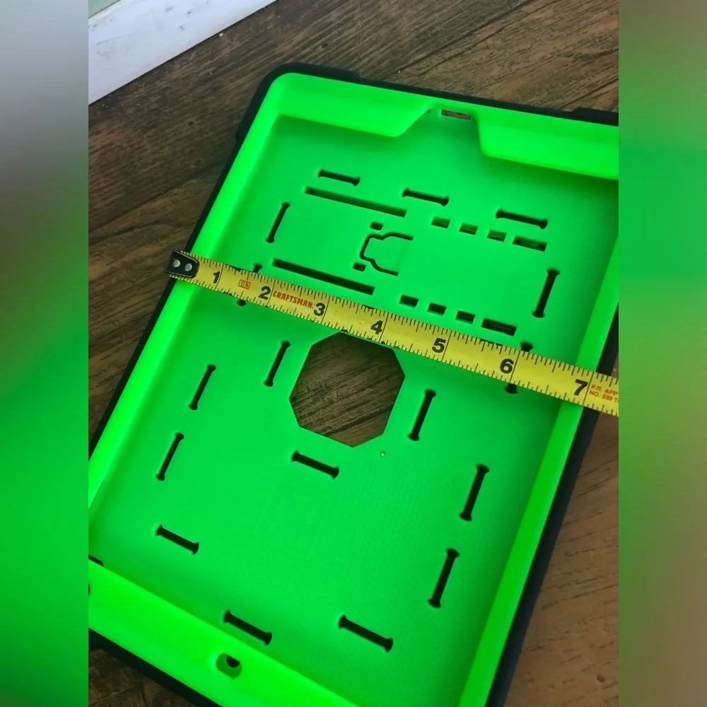 Apple iPad 6th gen otter box case green black hard shell NO SCREEN protector